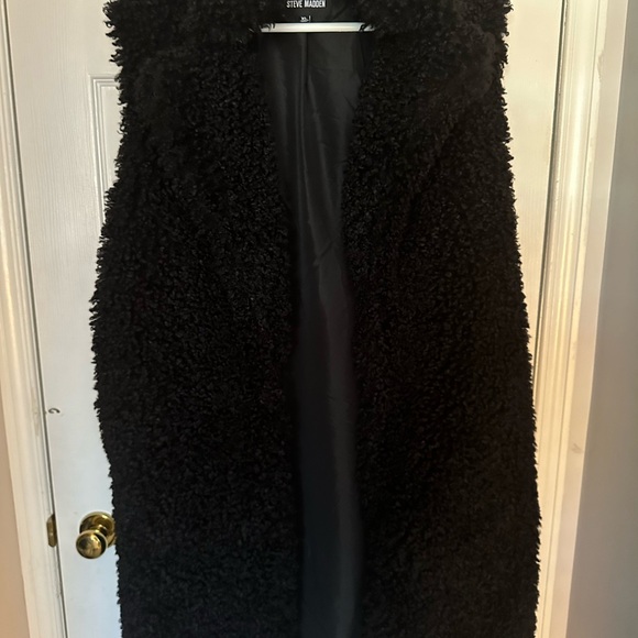 Gorgeous Steve Madden Faux Fur Vest. Size XL. Never worn. - Picture 4 of 5